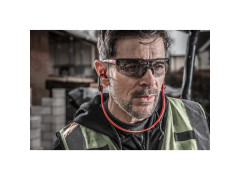 MILWAUKEE Ochrann� okuliare odoln� proti po�kriabaniu - �ed�