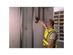 MILWAUKEE M18 Kompaktn� bezuhl�kov� r�zov� u�ahov�k s 1 r�chlos�ou, s 2xM18B4, M12-18C & balen� v BMC, verzia E� M18 BLIDRC-402C EU