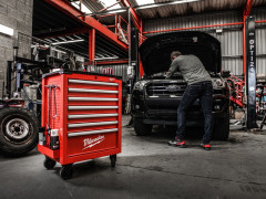 MILWAUKEE 27"/69cm Oce�ov� skri�a