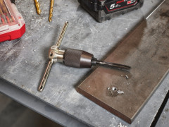 MILWAUKEE Sada metrick�ch z�vitn�kov a mat�c 17ks